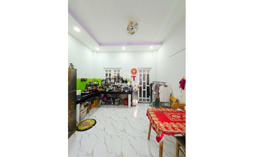 Bán nhà Đường Long Phước, Phường Long Phước, DT 50m2, 2 tầng, 2PN, SH, giá 3.65  tỷ.